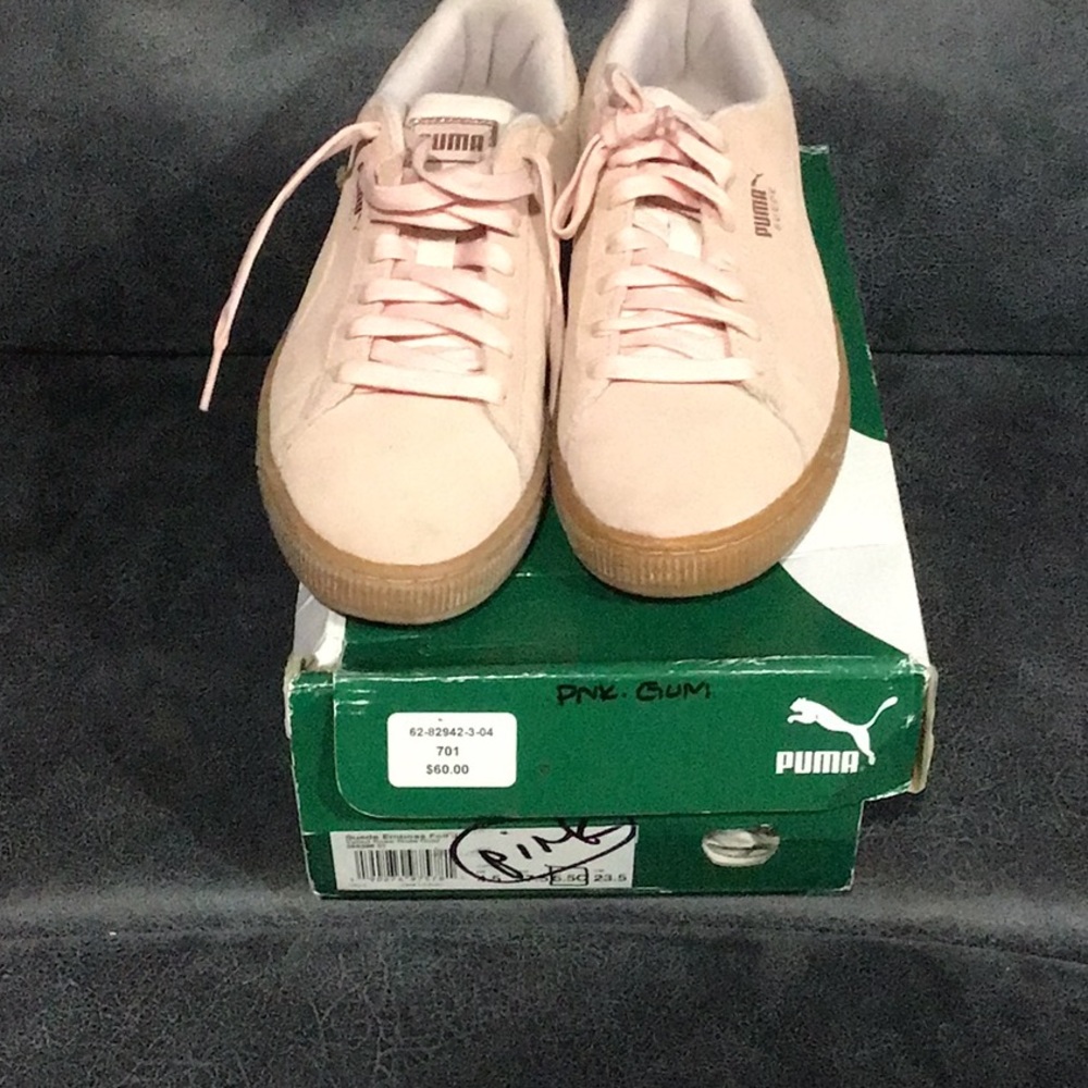 WOMEN PINK SUEDE PUMA SIZE 5.5